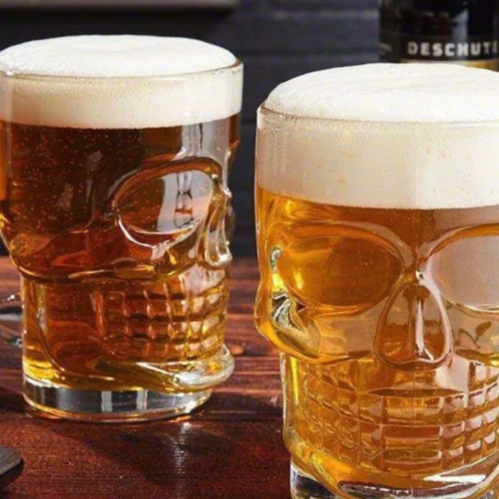 Set of 2 Glass Skull mugs.